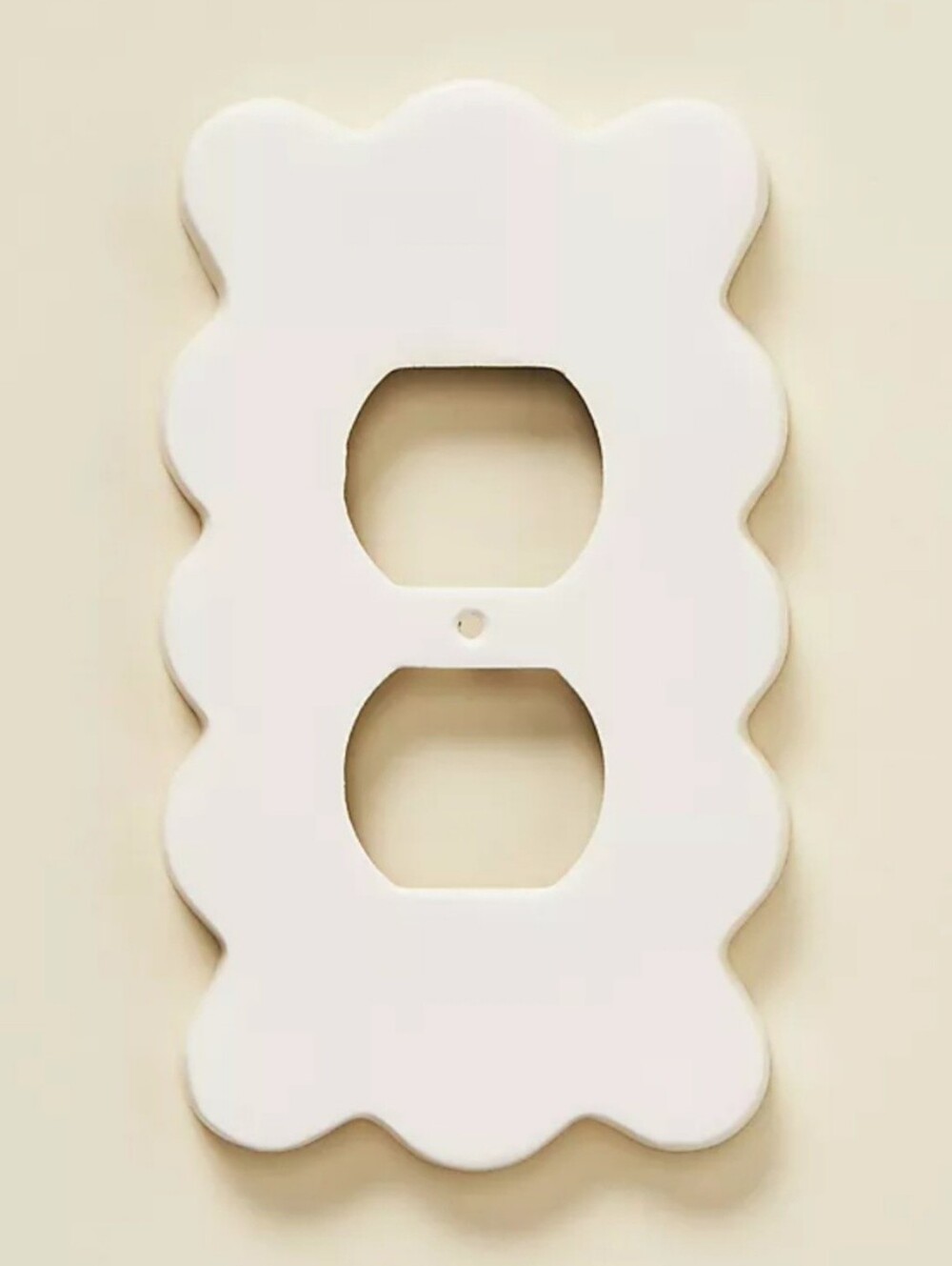 NWT Anthroplogie Ivory Scalloped Single Outlet Wall Plate